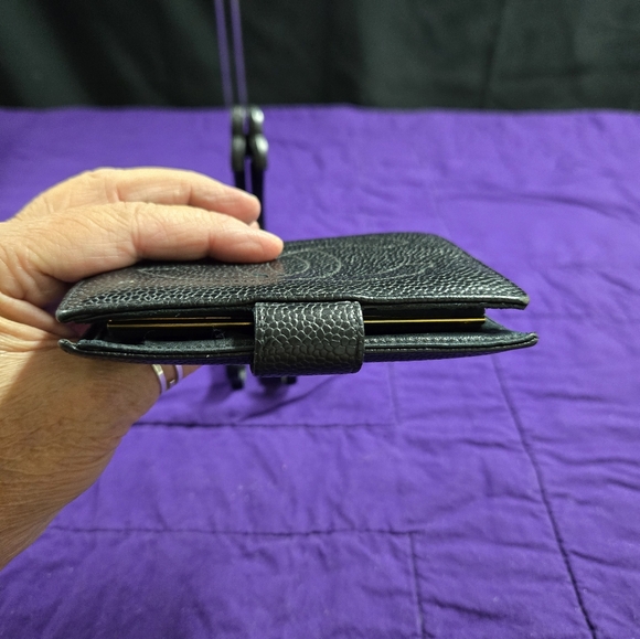 VGC AUTHENTIC CHANEL MINI BLACK CAVIAR LEATHER TIMELESS KISSLOCK WALLET - Picture 6 of 13